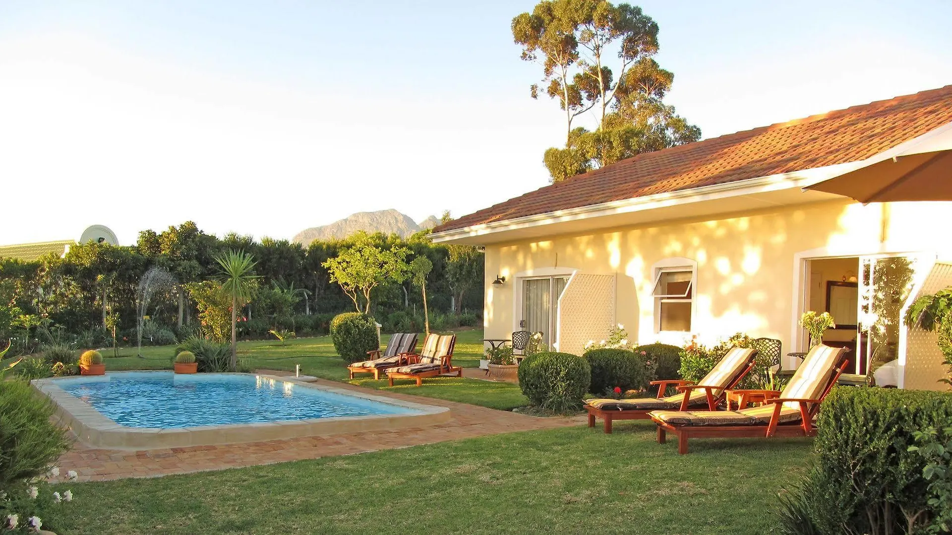 Somerset Sights B&B Somerset West 4*,